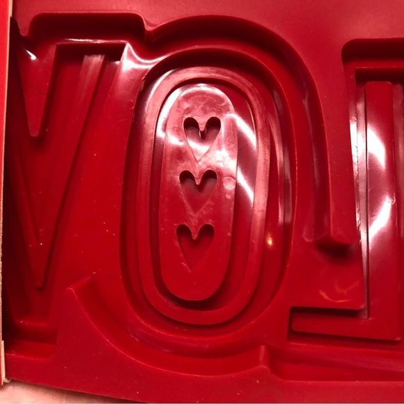 NWT Valentine - 2 love silicone candy molds - Picture 6 of 7